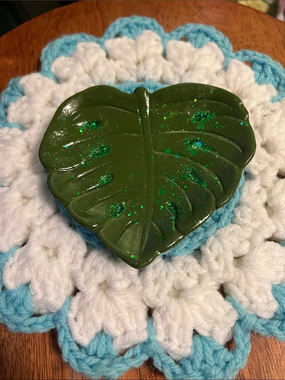 Handmade Olive Green Leaf Trinket Dish with Green Glitter - Picture 5 of 7